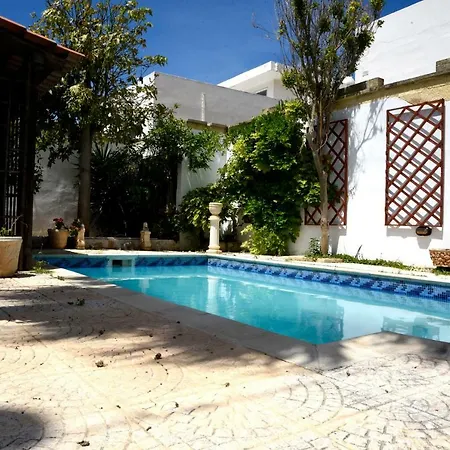 Luxury With Pool *